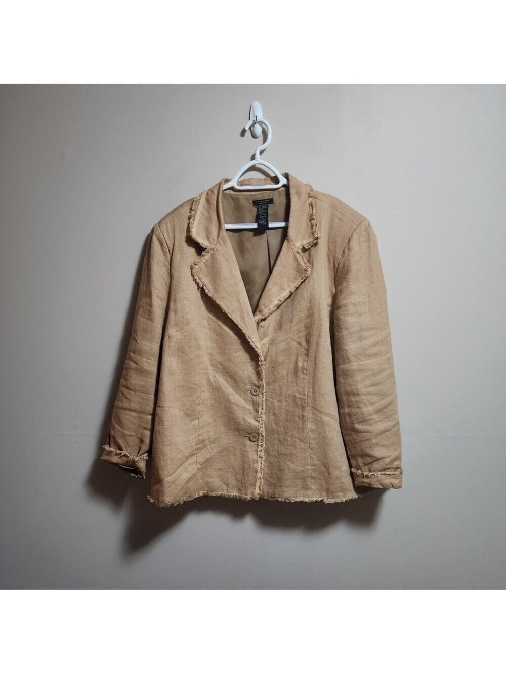 Anne Carson woman 100% linen , raw hem blazer color tan size 2X